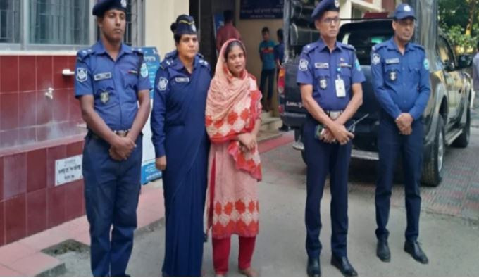 মায়ের পরকীয়ায় বাধা দেওয়ায় মেয়েকে খুন